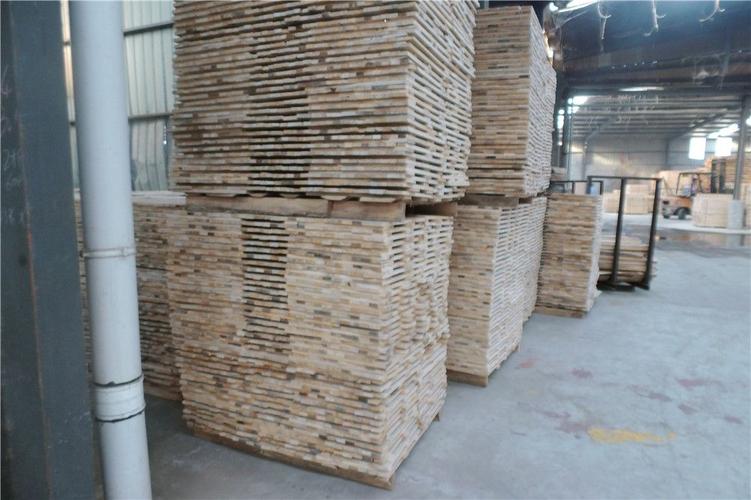 辐射松涂装板木材加工厂销售辐射松建筑木方 松木建筑方木优质产品